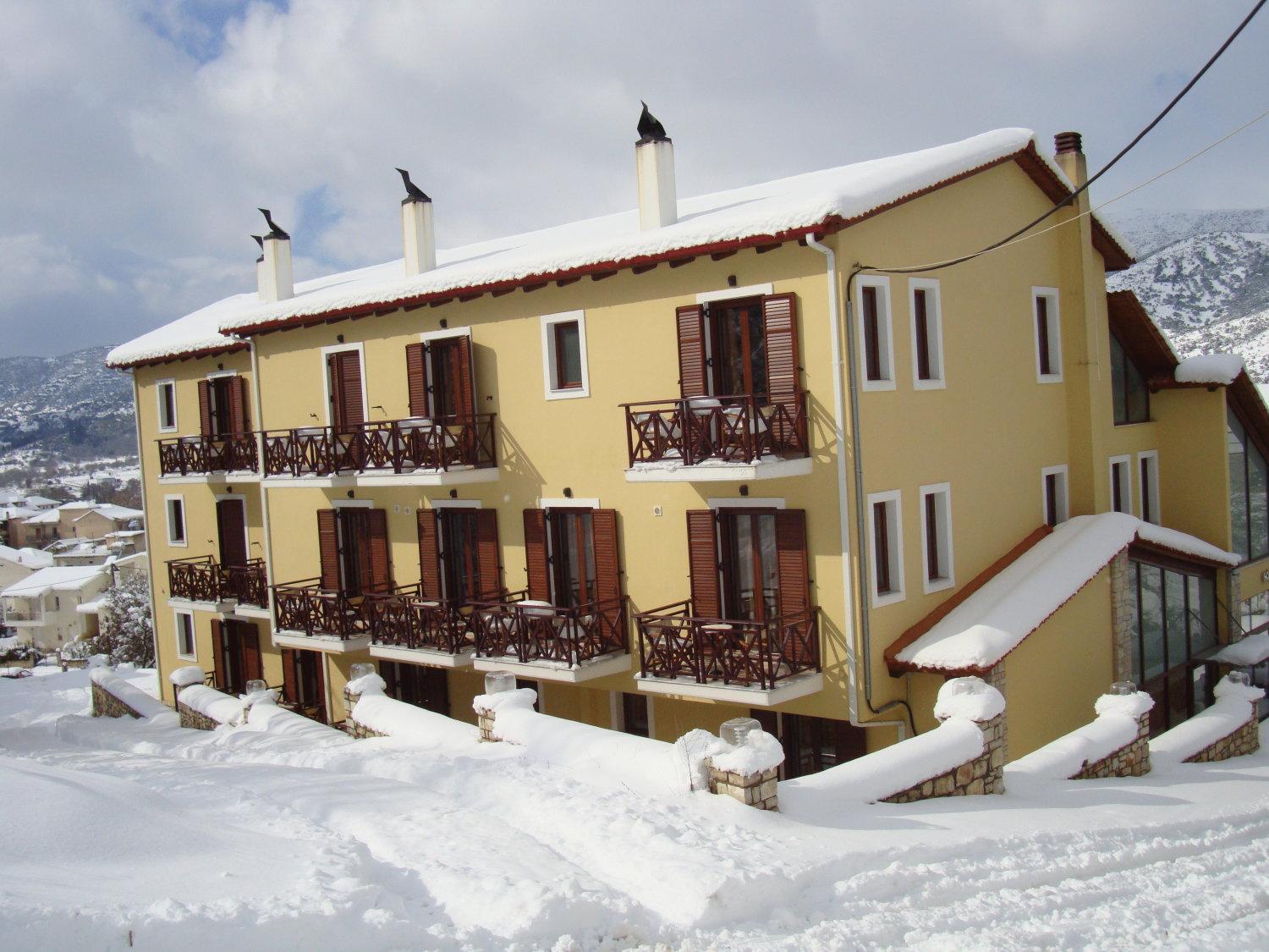 Ahilion Hotel Kalávryta Eksteriør bilde